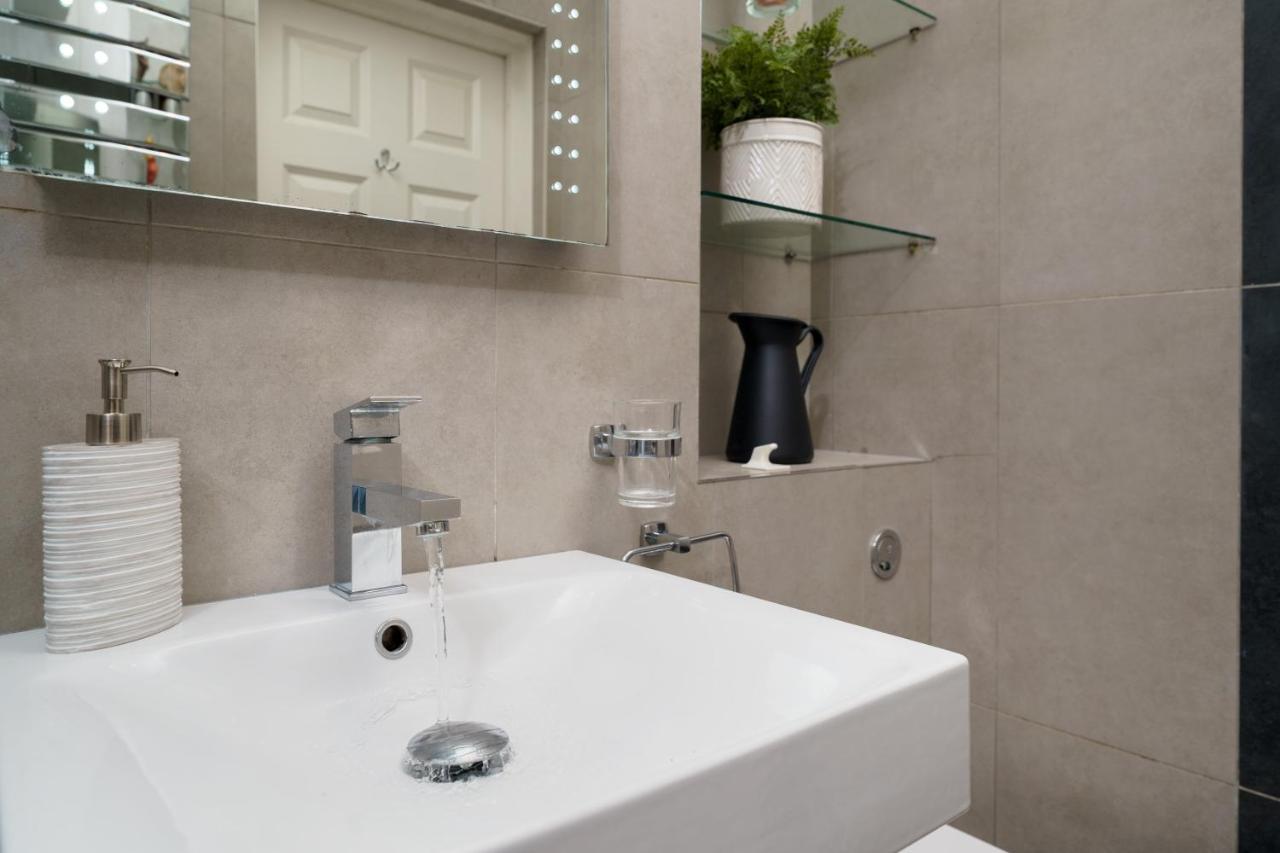 2 Bedr, 3 Beds, 1 Bath Thames, Trafalgar Sq ロンドン エクステリア 写真